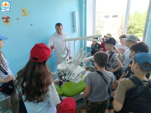 В г. Красный Луч Луганской Народной Республики в ГБУ «Краснолучская городская стоматологическая поликлиника» проведены встречи с детьми, посвященные Дню защиты детей и Дню России В г. Красный Луч Луганской Народной Республики в ГБУ «Краснолучская городская стоматологическая поликлиника» проведены встречи с детьми, посвященные Дню защиты детей и Дню России